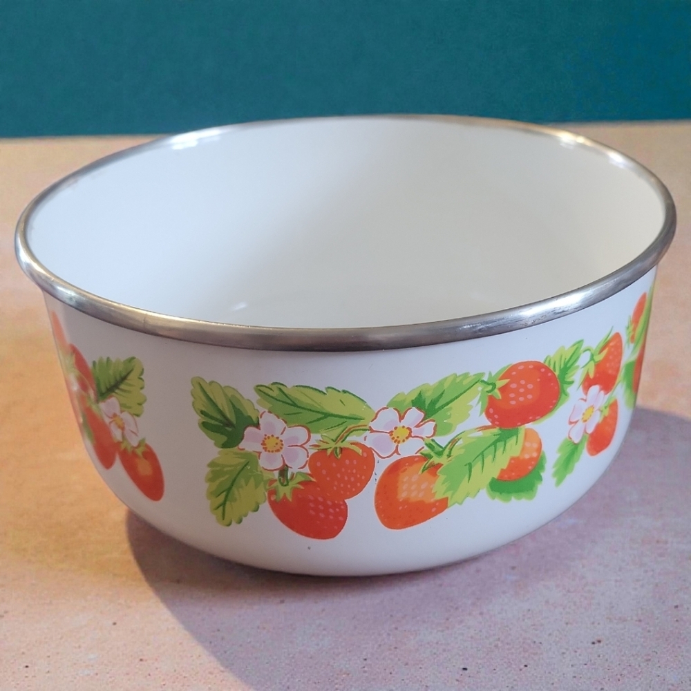 VTG 80s Kobe Japan Kitchen Strawberry Enamel Nesting Bowl Pan Cottagecore Medium